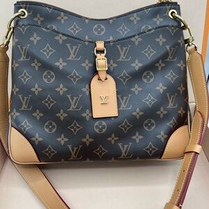 Louis Vuitton ODEAN MM Monogram Shoulder Bag ❤️microchipped